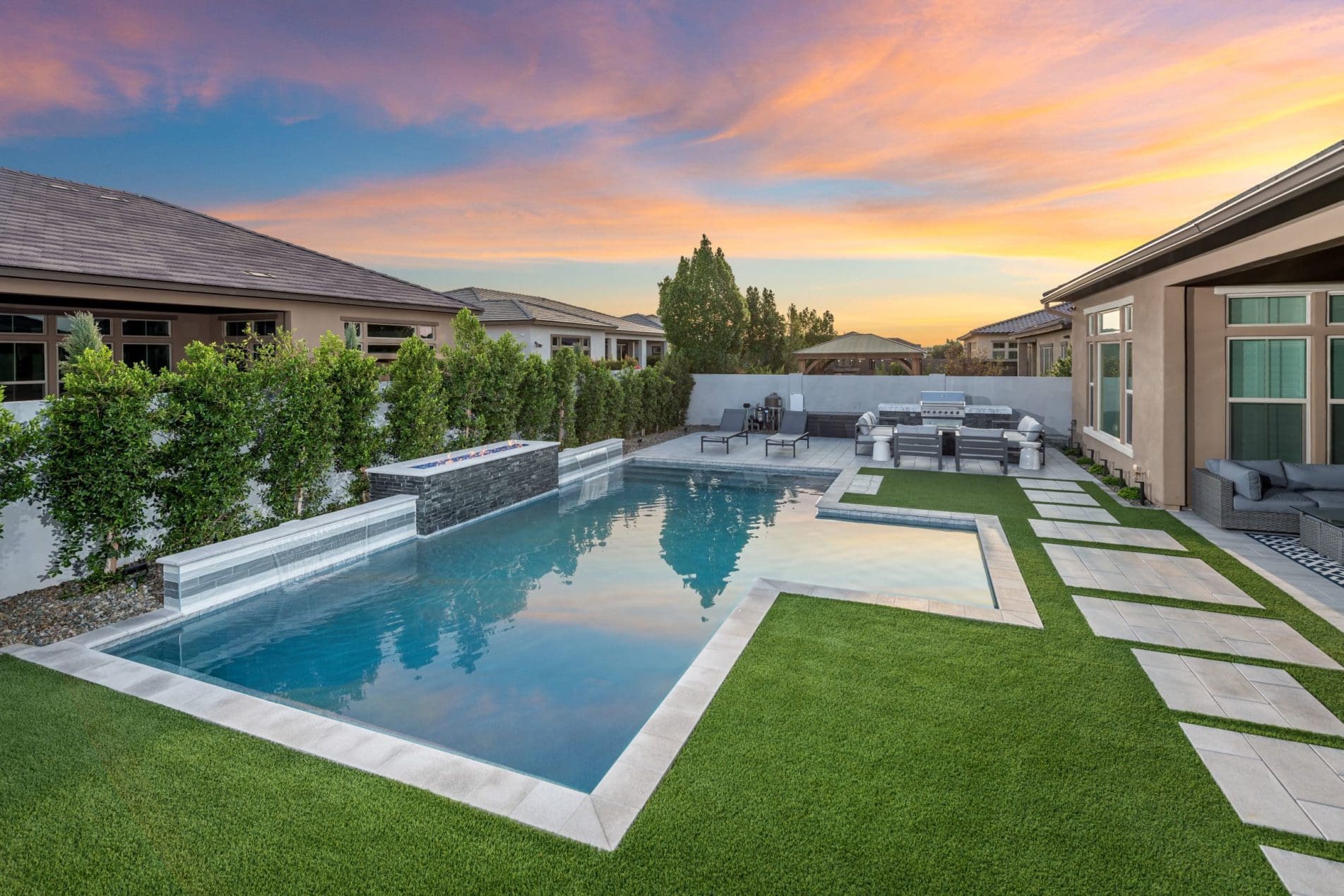 artificial-turf-is-the-new-deck-california-pools-landscape